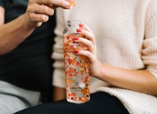 Zůstaňte hydratovaní díky mikrodrinku Waterdrop a novým lahvím od výtvarnice Marushy Belle a Flowsofly či návrhářky Natali Ruden