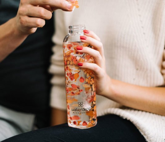 Zůstaňte hydratovaní díky mikrodrinku Waterdrop a novým lahvím od výtvarnice Marushy Belle a Flowsofly či návrhářky Natali Ruden