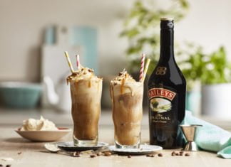 Co zvolíte ledová kávu s bílou čokoládou nebo medové affogato