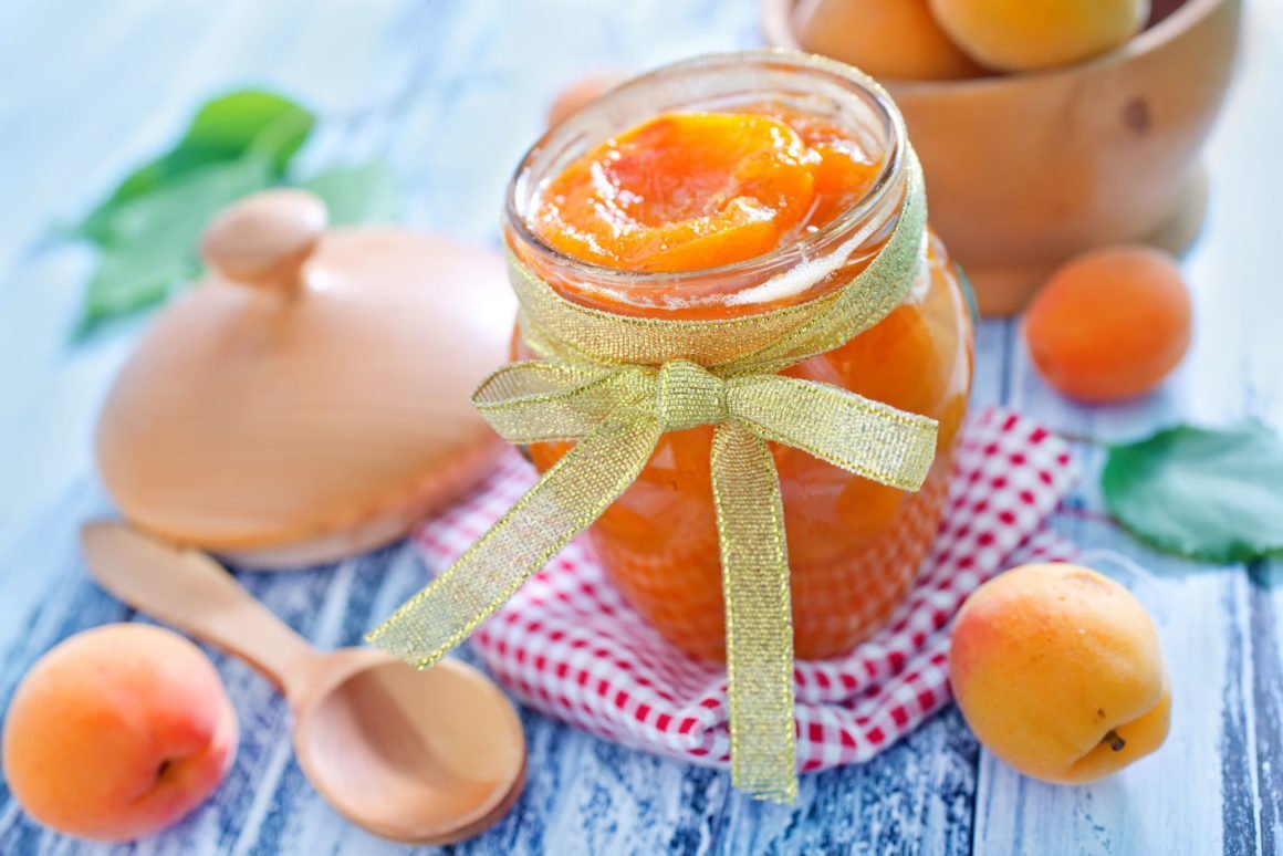 Meruňkový džem s mandlemi a skořicí