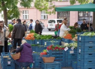 První částečně bezobalový farmářský trh v Česku slaví dva roky