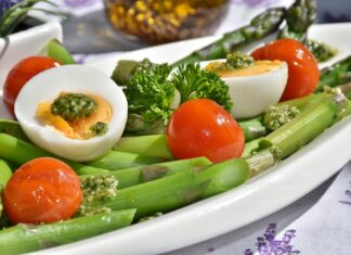 Zbavte se sacharidů. Jak vypadá správný low carb jídelníček?
