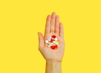 60 % Čechů pravidelně užívá vitaminy v podobě doplňků stravy, minerály pak zhruba polovina z nás