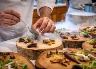 Jak sociální sítě ovlivňují gastronomii u mladých lidí? Za kvalitu si připlatí a restaurace se trendům přizpůsobují