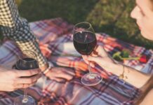 Na piknik jiná pravidla než doma. Jaké víno si nejlépe užijete venku