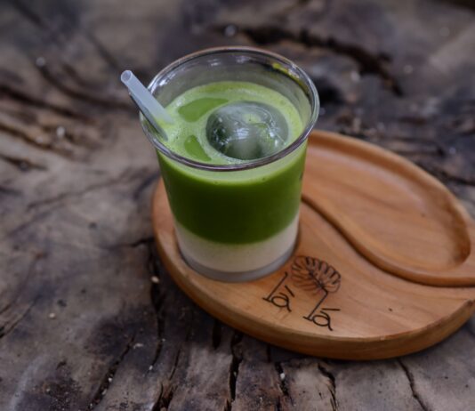 Matcha v hlavní roli. Jak ji správně připravit a využít v letní kuchyni?